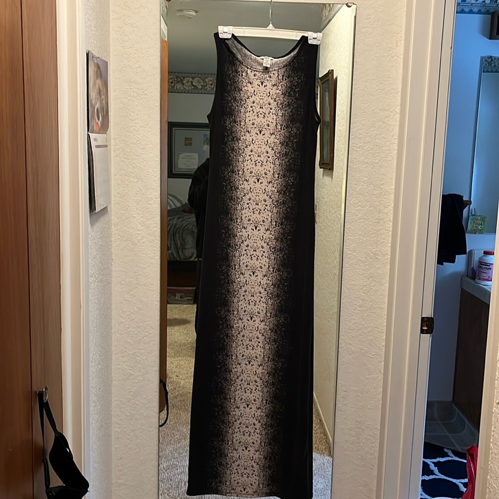 Floor length dress, short sleeves